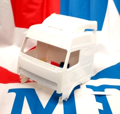 Tamiya RC Truck 1:14 Volvo FH12 Globetrotter 420 56312, Cab Bundle - Image 1 of 4