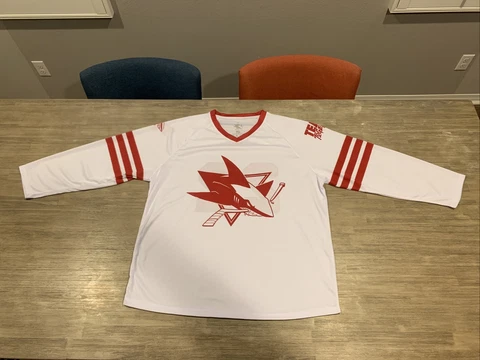 NEW SAN FRANCISCO 49ers/SAN JOSE SHARKS MASH-UP JERSEY XL SGA 11/19/2022 Rare Cover