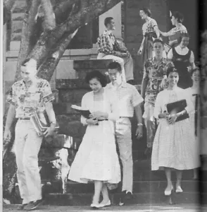 1956 Oahu HI Punahu High School Jahrbuch ~ Fotos ~ Geschichte ~ Vereine ~ Sport ++ - Bild 1 von 9