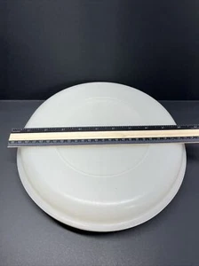 Contenedor de almacenamiento redondo Tupperware 11"" con tapa 5"" de altura - Imagen 1 de 5