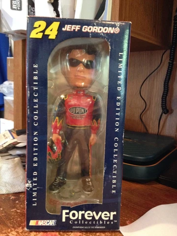 2003 JEFF GORDON FOREVER COLLECTIBLES "LEGENDS of the TRACK" L.E. BOBBLEHEAD Cover