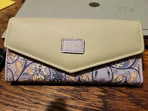 Love’s Pastell Laverder Blumen Paisley dreifach faltbare Geldbörse Druckknopfverschluss NEU KOSTENLOSER VERSAND - Bild 1 von 7