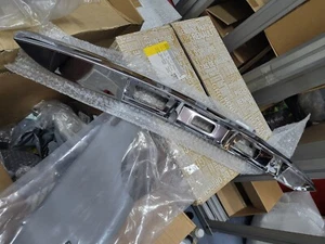 GENUINE NEW RENAULT SCENIC 3 2009 on CHROME NUMBER PLATE LIGHT PLINTH 848109523R - Picture 1 of 2