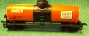 LIFE-LIKE HOOKER CHEMICALS PLASTICS TANK CAR #5867 HO SCALE - Picture 1 of 6