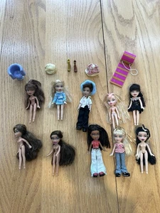 Vintage Lil Bratz Mini Puppen 10er Set mit 3 Paar Schuhen Möbel Kleidung - Bild 1 von 11