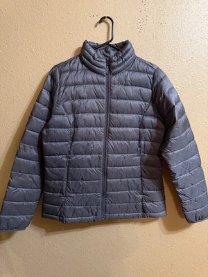 LADIES AMAZON ESSENTIALS LIGHTWEIGHT PACKABLE PUFFER JACKET SZ MEDIUM GRAY - Image 1 of 4