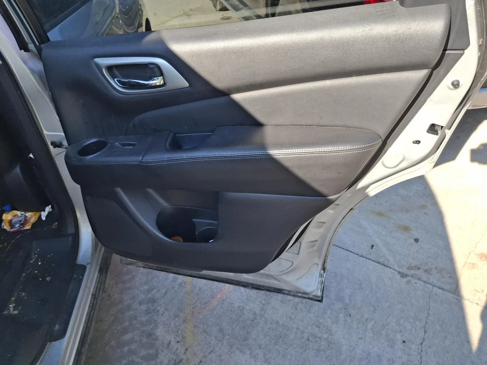 二手右后门内部装饰面板 适合:2015 年日产探路者 A 级 — 第 1/4 张图片