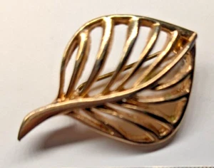 Vintage Small 1.25 Inch Leave Brooch Pin, Gold Tone - Picture 1 of 3