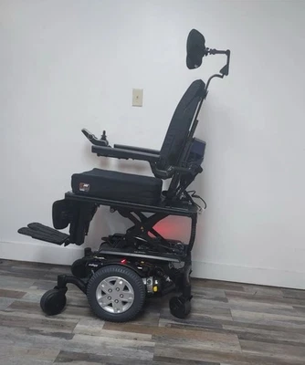 QUANTUM EDGE HD ILEVEL WHEELCHAIR,POWER TILT, RECLINE,LEGS,LIFT. 450 LBS CAP - Image 1 of 4