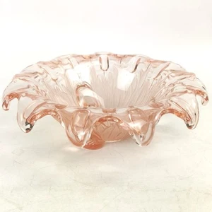 Cuenco de Rana y Bullrush de Vidrio Rosa Sowerby - 9" Estilo Depresión con Volantes De colección - Imagen 1 de 7