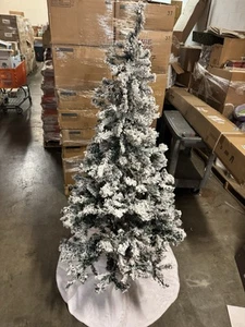 5.5ft Flocked Christmas Tree - Picture 1 of 3
