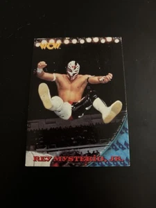 1998 Topps WCW/nWo Rey Mysterio Rookie RC #32 WHITING AROUND EDGES - Bild 1 von 2