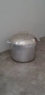 Винтажный магналитовый горшок Wagner Ware Sidney O 4738M - Изображение 1 из 4