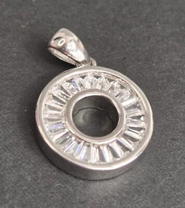 Beautiful ELANZA 925 Sterling Silver Pendant with Inset Sparkly CZ Stones - Picture 1 of 3