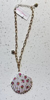 Nuevo con etiquetas Collar de cadena colgante de flores concha Yeah Shell Betsey Johnson para mujer $130 Foto 1 de 4