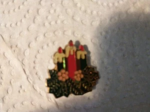 Vintage Weihnachten Urlaub Kostüm emailliert Kranz Kerzen Pin - Bild 1 von 1