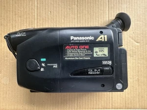 Panasonic NV-A1 videocamera VHS-C portatile nera non testata - Foto 1 di 15