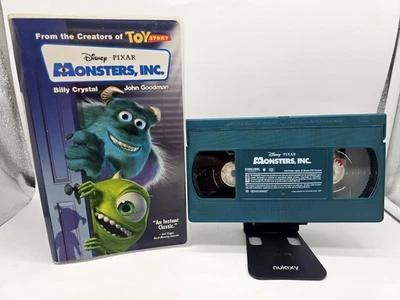 DISNEY PIXAR MONSTERS INC VHS Teal Blue Cassette Clamshell Insert Rare 2002 Foto 1 de 4
