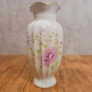 Fine Quality Porcelain Vase Floral Design & Gold Edging 21cm Tall Vintage - Picture 1 of 14