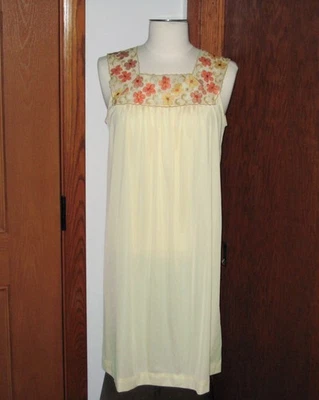 Vintage Gossard Artemis Nylon Nightgown Womens size S Pale Yellow Decorated Neck - Image 1 of 4