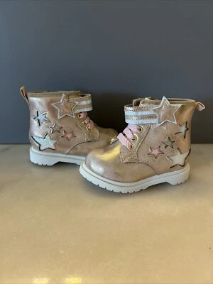 Wonder Nation Toddler Girl Metallic Star Combat Boots Size 5 NWOB - Image 1 of 4