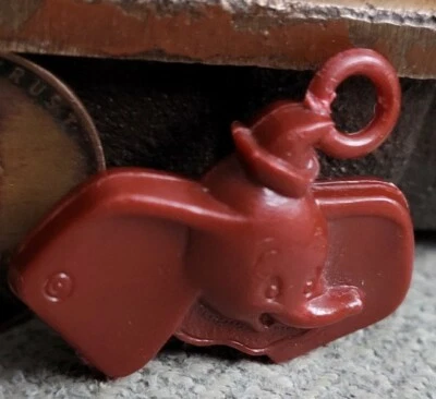 Joyería de premio vintage de plástico DISNEY'S DUMBO  Foto 1 de 3