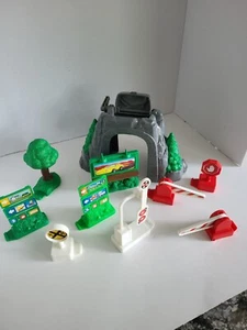 Fisher Price GeoTrax Accessories- Billboard, Signs, Crossing Gate, Water Tower - Picture 1 of 2