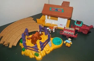 FISHER PRICE GEOTRAX WESTERN TOWN BULL CORRAL RAIL TRACK RAILROAD TRAIN SET LOT - Picture 1 of 9
