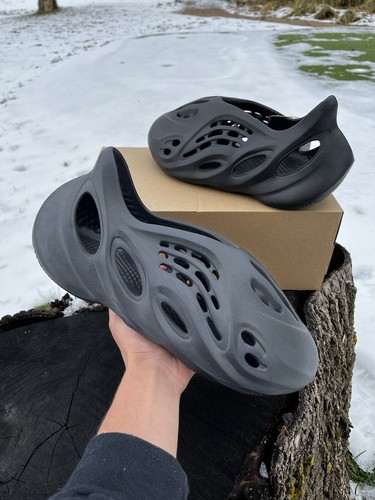 Taglia 12M Adidas Yeezy Foam Runner "Onyx"