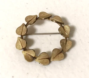 Vintage Van Dell 12K Gold Filled Textured Leaf Wreath Circle Heart Brooch Pin - Picture 1 of 5