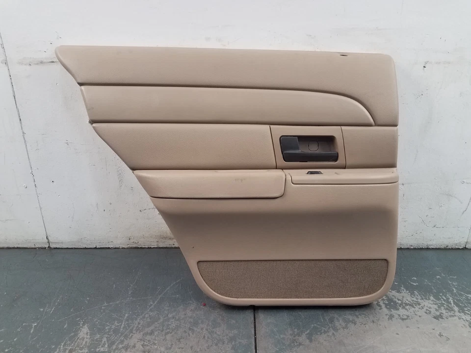 Panel de puerta trasera izquierda Grand Marquis/Corwn Vic Victoria 2005 #9031 G3 Foto 1 de 4