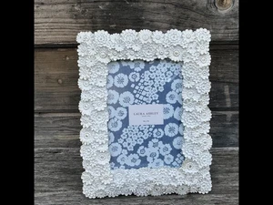 Cornice portafoto 5x7 Laura Ashley oro incisione bianco fiori selvatici - Foto 1 di 11