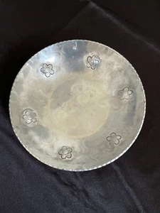 Mid-Century Buenilum Hand Wrought Aluminum Daisy Round Dish/Bowl 7-5/8” - Picture 1 of 5
