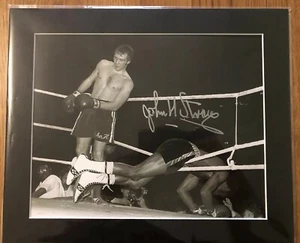 Fotografía 8x10 firmada por John H Stracey con montaje, tablero de respaldo y funda - Imagen 1 de 1
