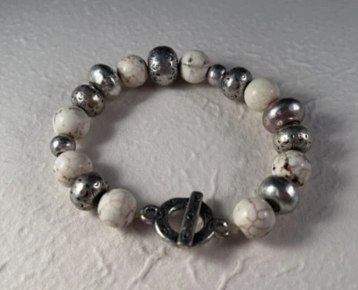 Pulsera elástica Coldwater Creek de piedra blanca y metal Foto 1 de 2