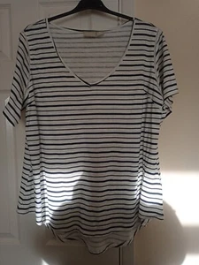 Women's Size 20 top, Colourful Line Design. Flutter Sleeves. 100% Cotton, Bnwot - Picture 1 of 14