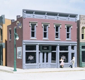 DPM #10200 - HO Scale Building Kit - Robert's Dry Goods - NEW (Woodland Scenics) - Picture 1 of 3