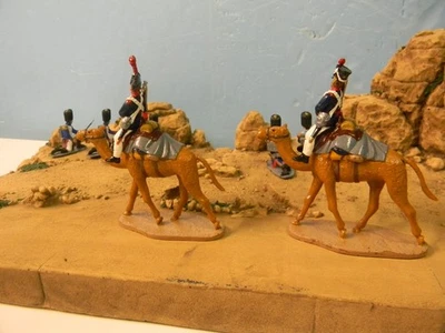 Napoleon in Egypt well Painted with Officer 1/32nd 7 figures 2  (Dec. Listing) - Image 1 of 4