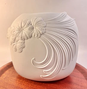 M. Frey für AK Kaiser Optik Kunst Vase Germany matt biskuitweiß 7,5" Höhe - Bild 1 von 10