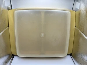 Contenedor dividido Tupperware 723-4 y 722-1 beige sin bandejas para huevos con tapa de colección - Imagen 1 de 9