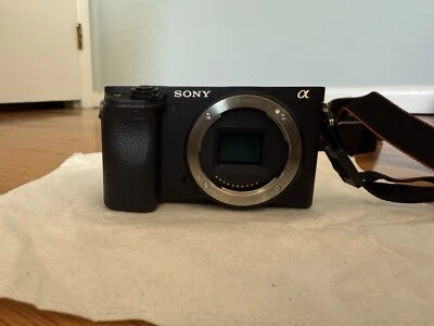 Sony a6400 Mirrorless Camera with 18-135mm f3.5-5.6 Lens (2 batteries included) - Image 1 of 4