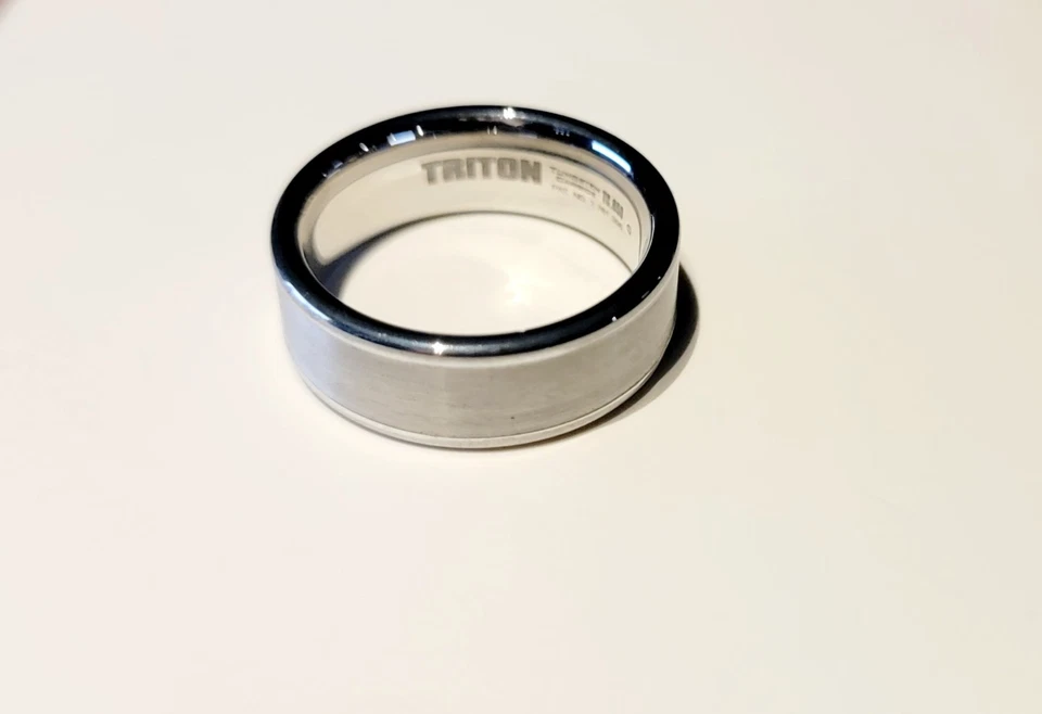 Anillo de banda alternativo de carburo de tungsteno Tritón de 8 mm para hombre talla 11 Foto 1 de 2