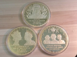 3 x Queen Elizabeth II Gedenkmedaillons groß vergoldet - Bild 1 von 7
