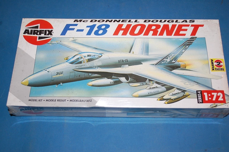 AIRFIX 04032 - Mc Donnell Douglas F-18 Hornet scala 1/72 - Immagine 1 di 1