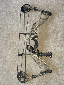 Hoyt Powermax Bow RH 25.5-30in. 60-70lb quad ultra rest/fuse stabilizer - Picture 1 of 7