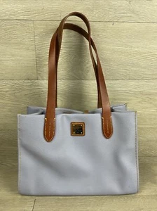 Sac à main bandoulière Dooney & Bourke grain galet cuir violet clair : sac à main - Photo 1/11
