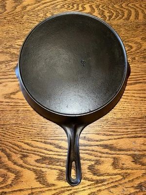 NICE!! VINTAGE NO. 8 VOLLRATH CAST IRON GRIDDLE SKILLET RESTORED - Image 1 of 4