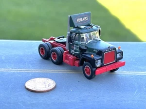 Athearn 93148 Holmes Mack R Semi Truck Cab HO Scale 1/87 - Picture 1 of 5