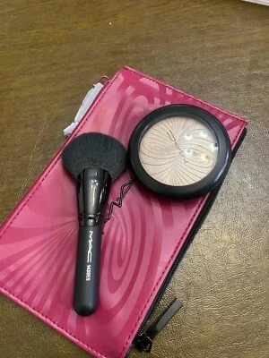 M.A.C 3-Piece Highlighter Set - Image 1 of 4
