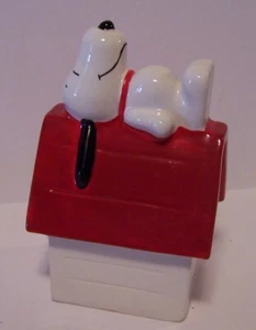 Snoopy Doghouse Bank Peanuts Japan Red White Smile  - Picture 1 of 5